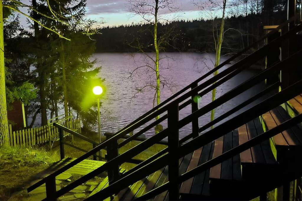 Järvenrantamökki Nurmijärvellä, Villa Rauha