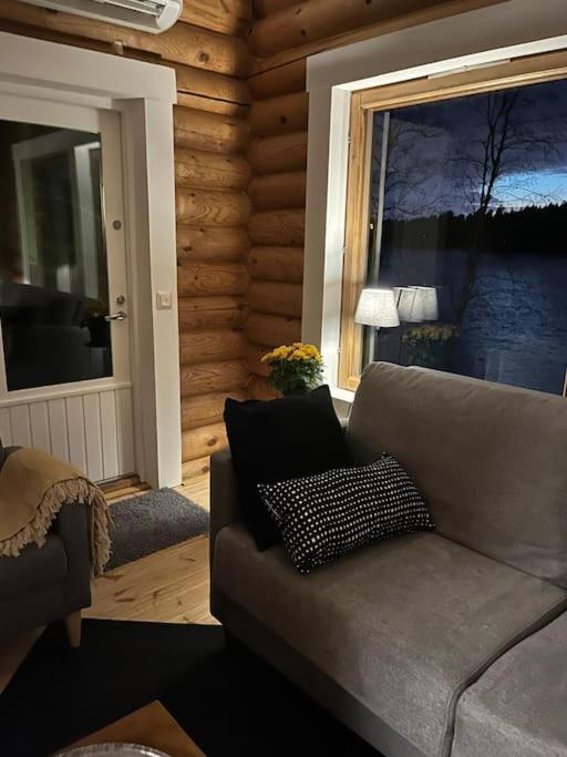 Järvenrantamökki Nurmijärvellä, Villa Rauha