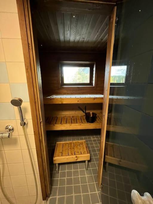 Järvenrantamökki Nurmijärvellä, Villa Rauha