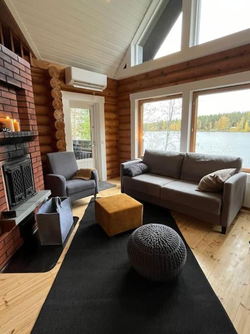 Järvenrantamökki Nurmijärvellä, Villa Rauha