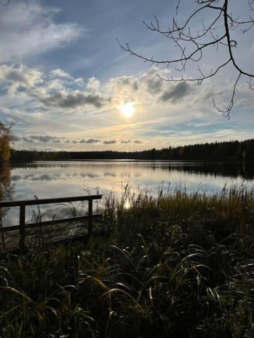 Järvenrantamökki Nurmijärvellä, Villa Rauha