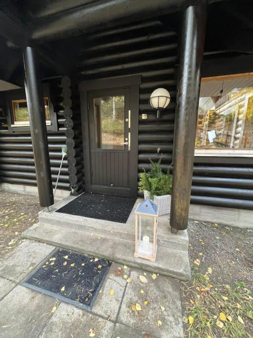 Järvenrantamökki Nurmijärvellä, Villa Rauha