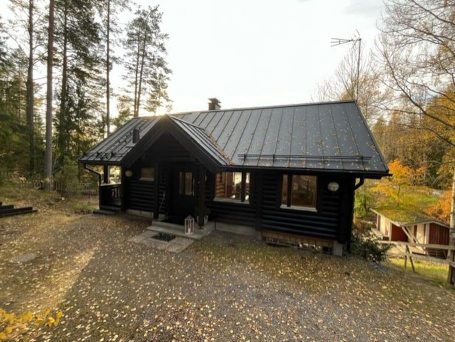 Järvenrantamökki Nurmijärvellä, Villa Rauha