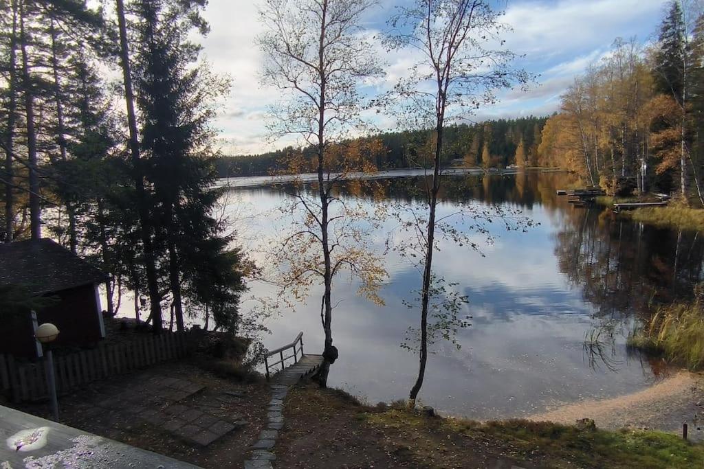 Järvenrantamökki Nurmijärvellä, Villa Rauha