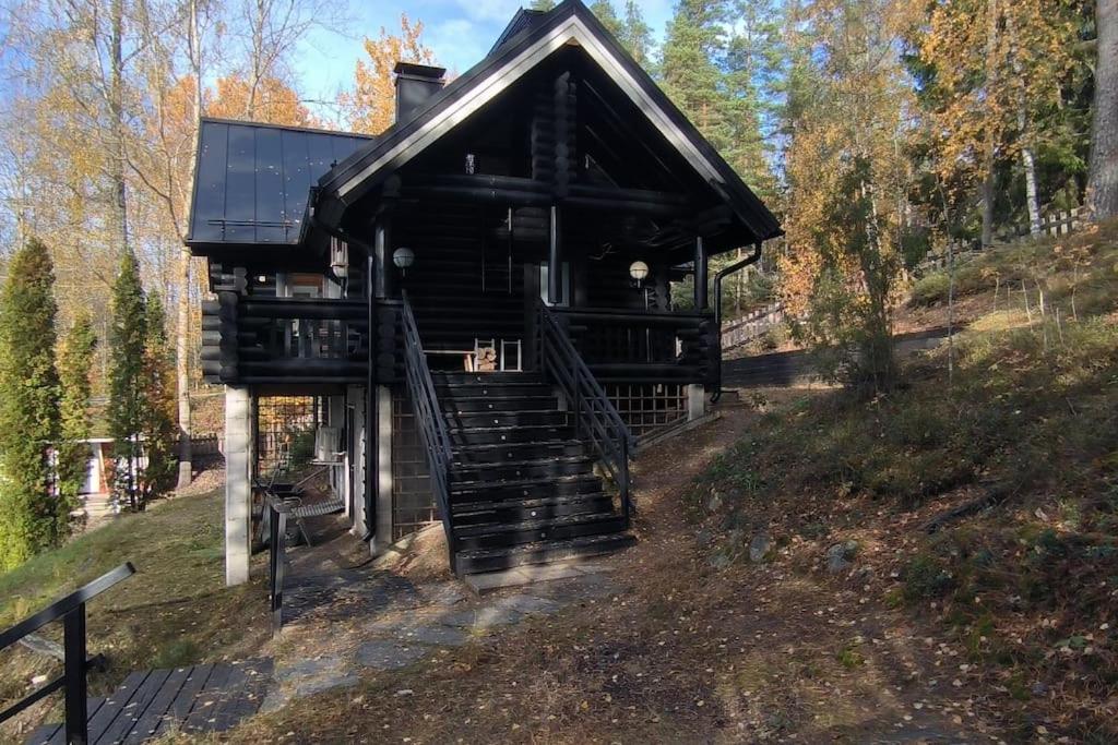 Järvenrantamökki Nurmijärvellä, Villa Rauha