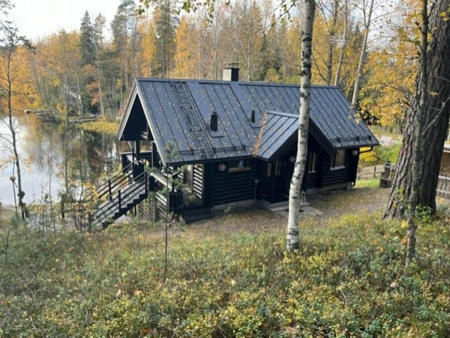 Järvenrantamökki Nurmijärvellä, Villa Rauha