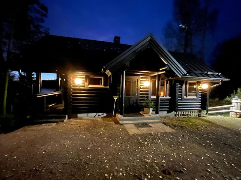 Järvenrantamökki Nurmijärvellä, Villa Rauha