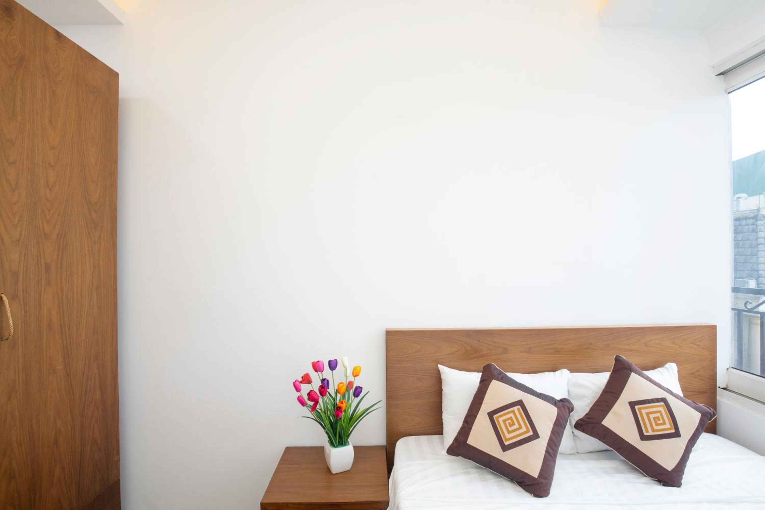 Sumitomo Tower-1 Bed Apartment & Hotel