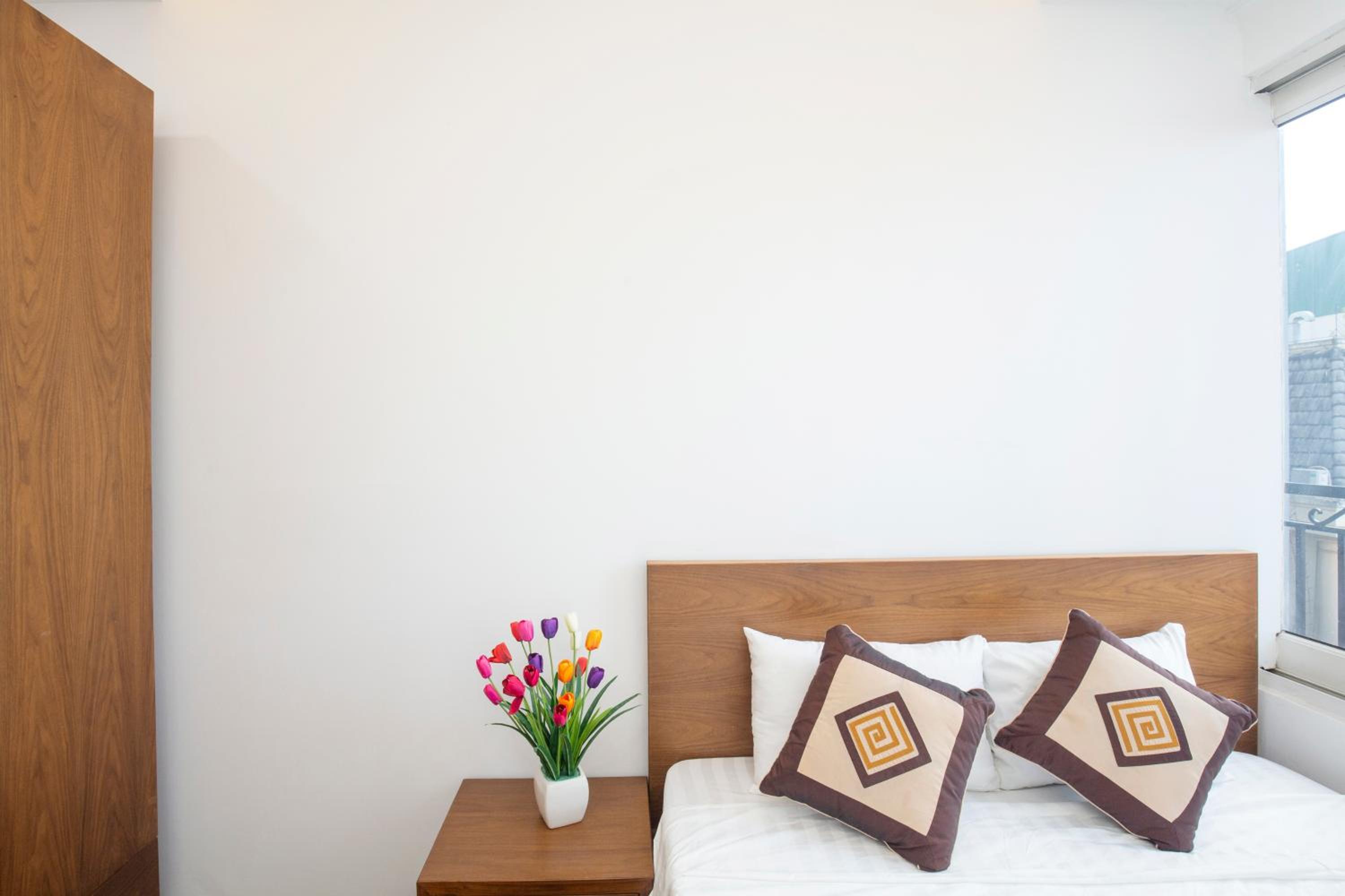 Sumitomo Tower-1 Bed Apartment & Hotel