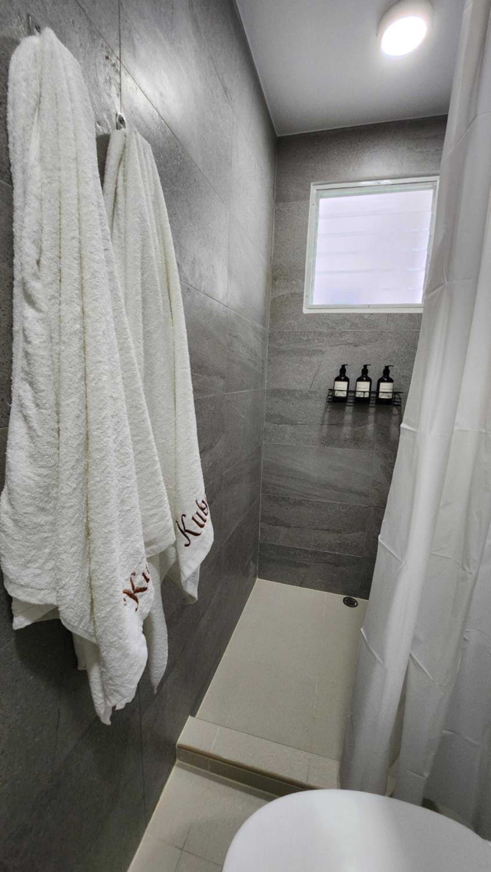 Boudoir Hideaway close to Araneta Center view 5