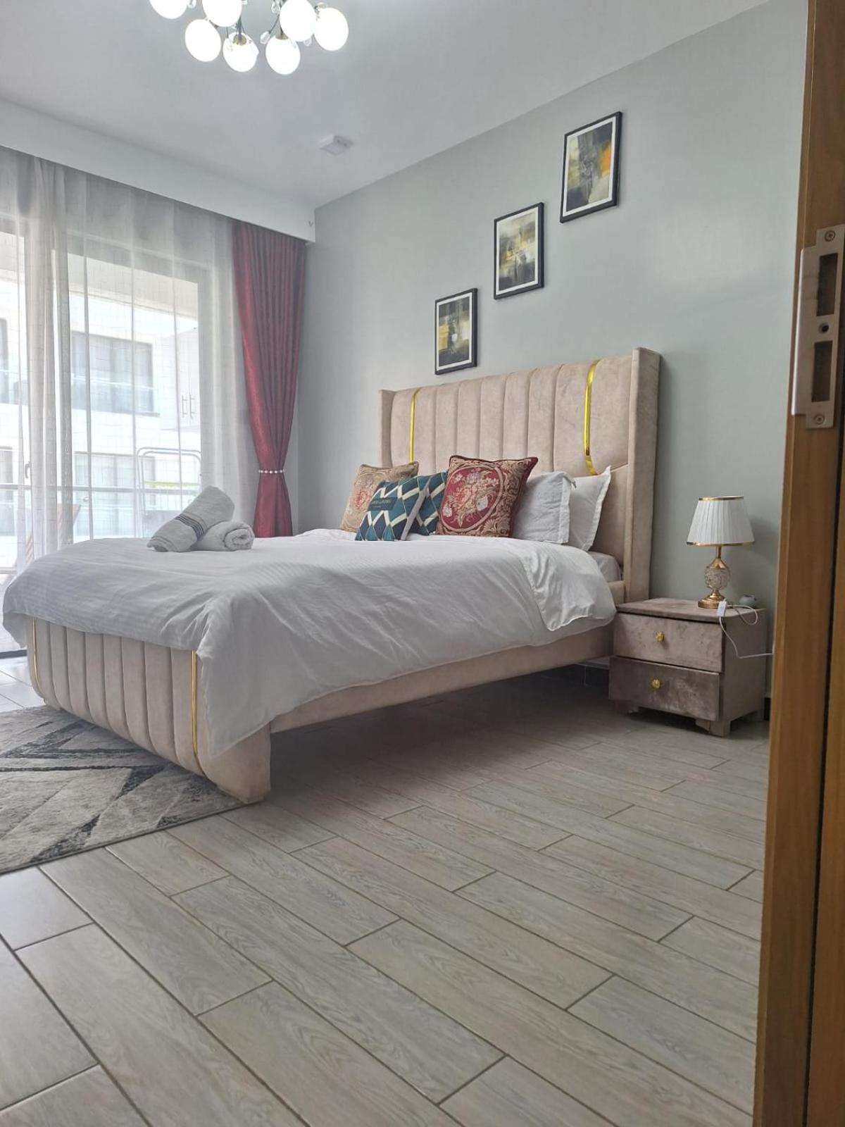 COSY one bedroom with a pool and a gym view 2