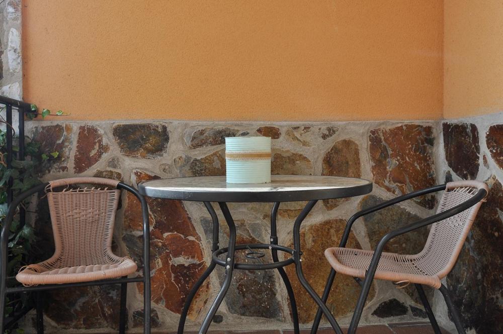Acogedora con Jardín y Chimenea by CABANA Rentals