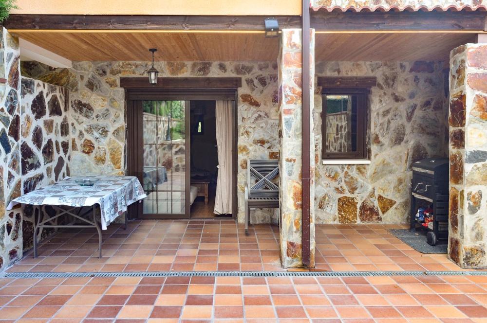 Acogedora con Jardín y Chimenea by CABANA Rentals