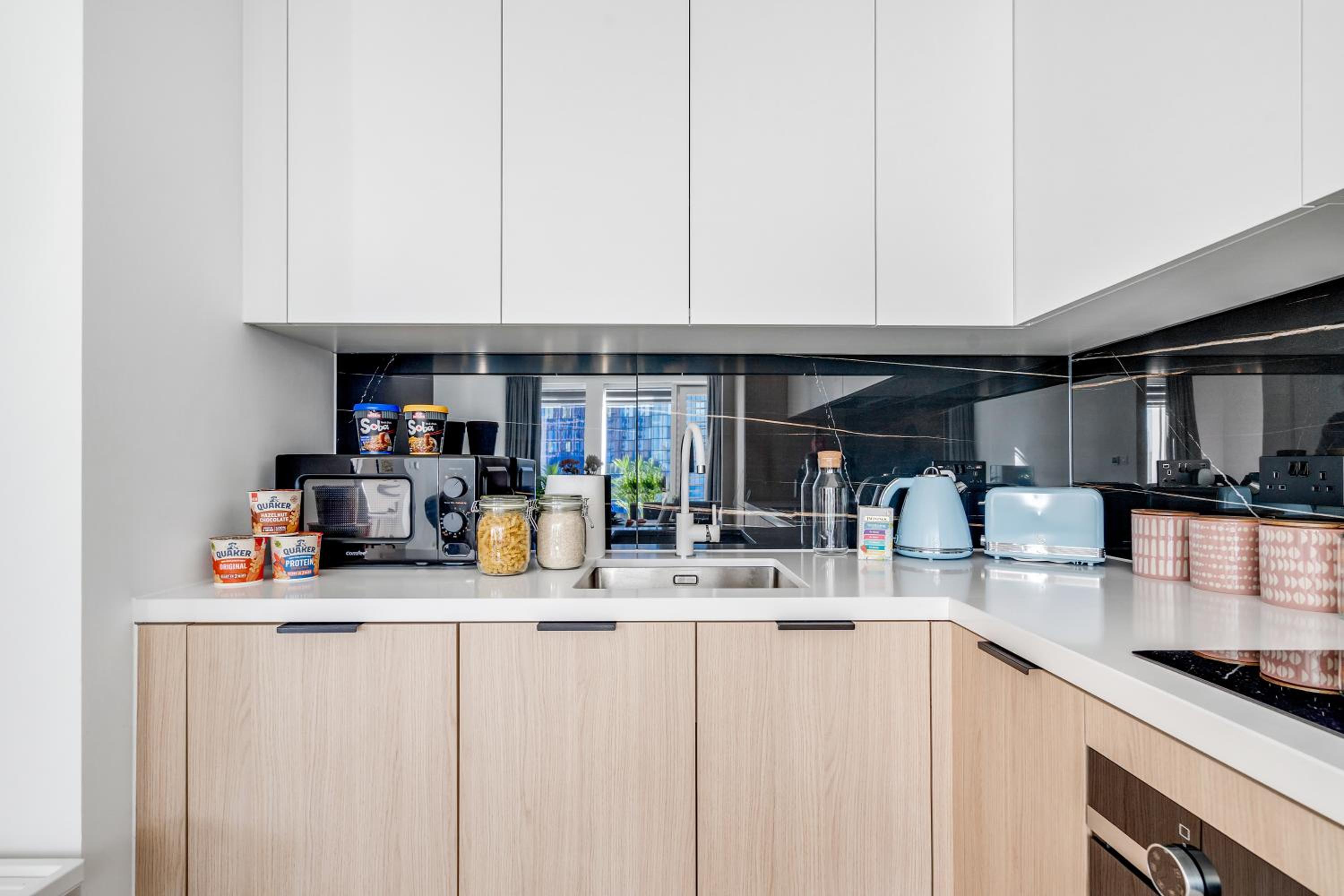 Brand new, 1GB WI-FI, 2min to tube, Elisabeth line, Overground, Royal Hospital, Queen Mary university, Bricklane, City, free amenities