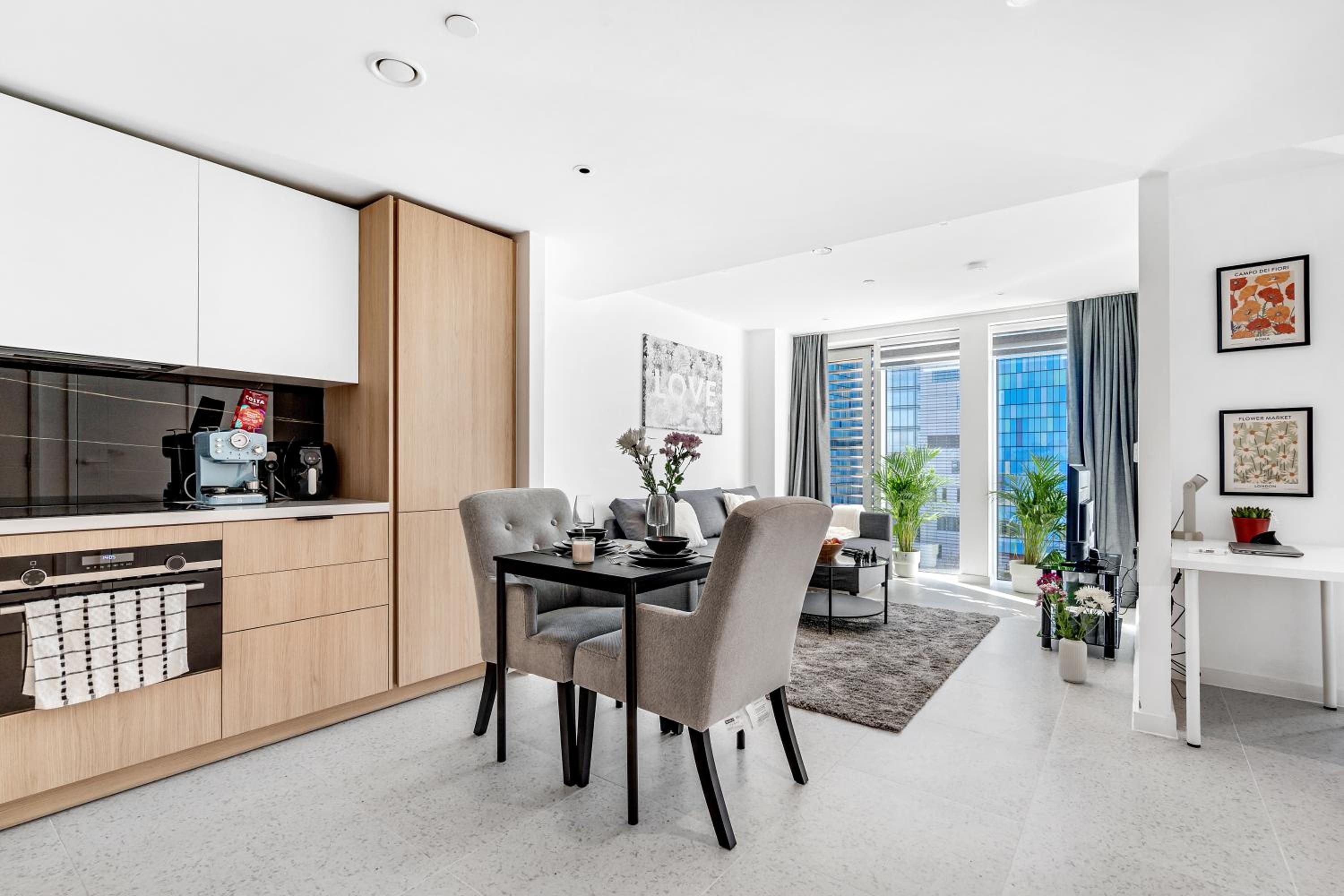 Brand new, 1GB WI-FI, 2min to tube, Elisabeth line, Overground, Royal Hospital, Queen Mary university, Bricklane, City, free amenities