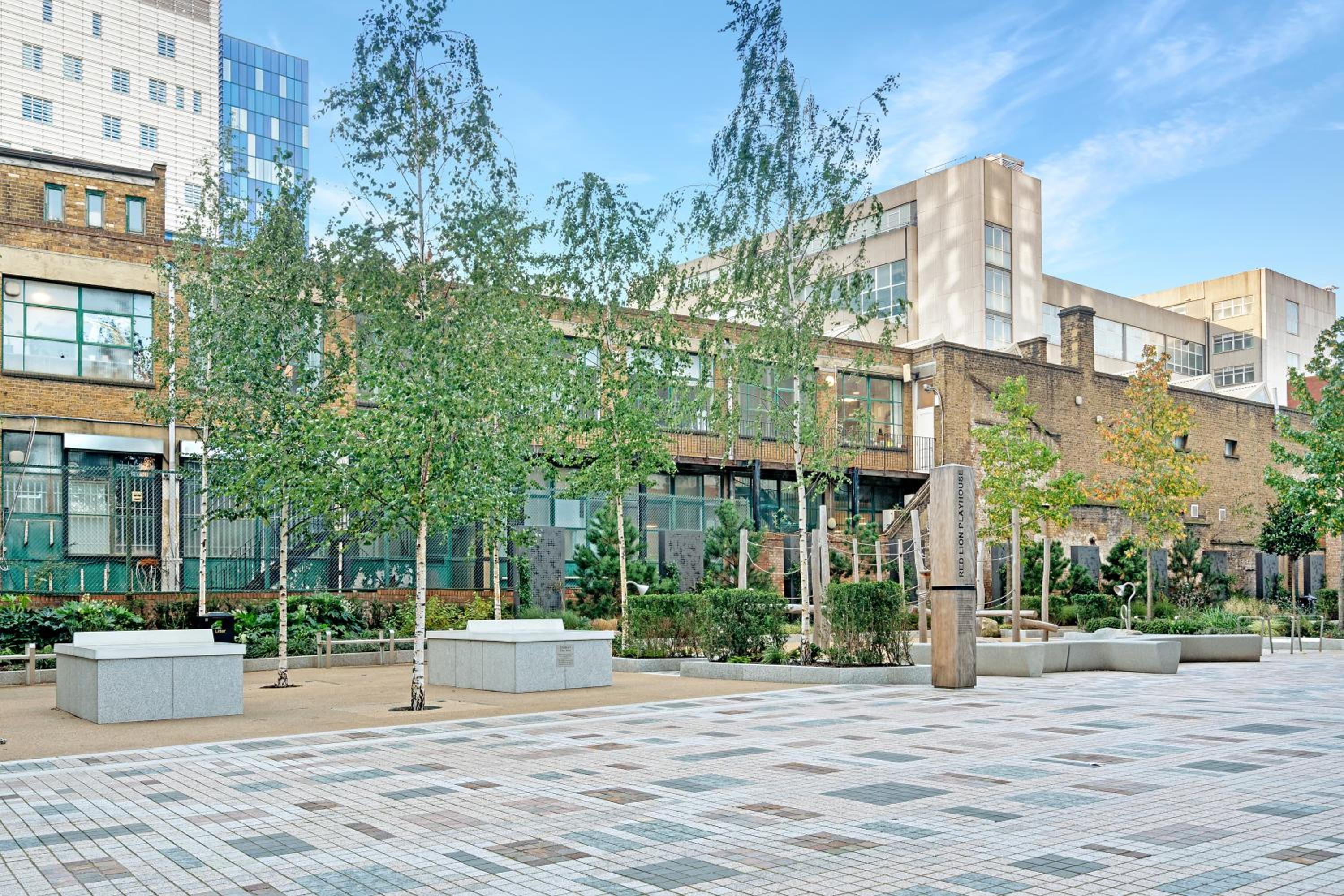 Brand new, 1GB WI-FI, 2min to tube, Elisabeth line, Overground, Royal Hospital, Queen Mary university, Bricklane, City, free amenities