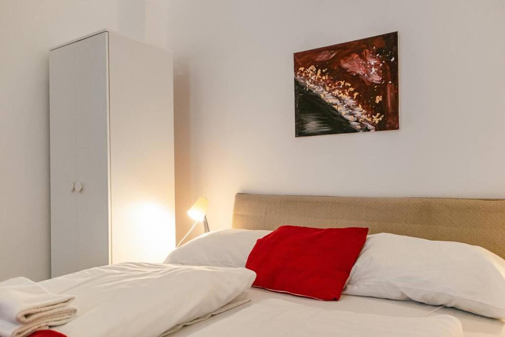 2 Spacious Apts for 6P, Only 7Min to Stadthalle