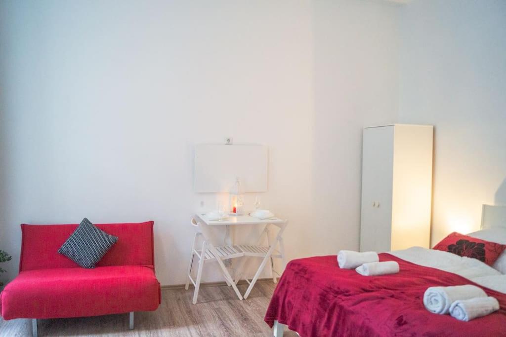 2 Spacious Apts for 6P, Only 7Min to Stadthalle