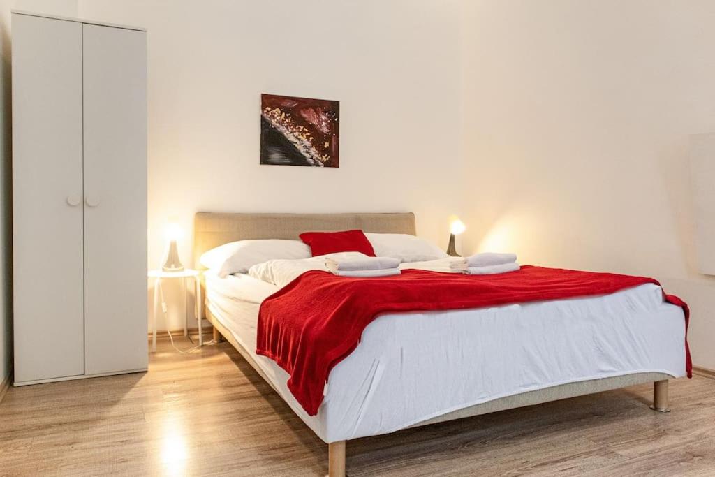 2 Spacious Apts for 6P, Only 7Min to Stadthalle