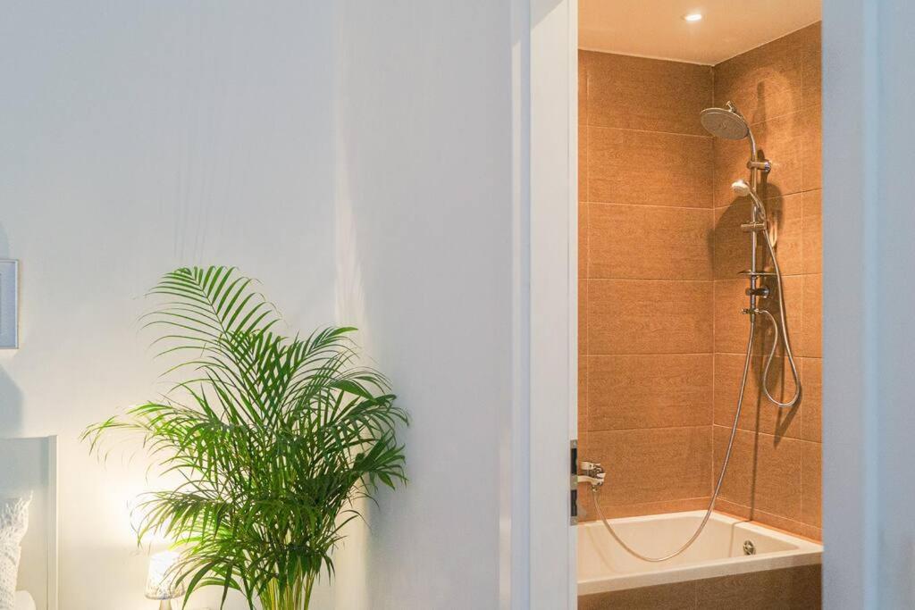 2 Spacious Apts for 6P, Only 7Min to Stadthalle