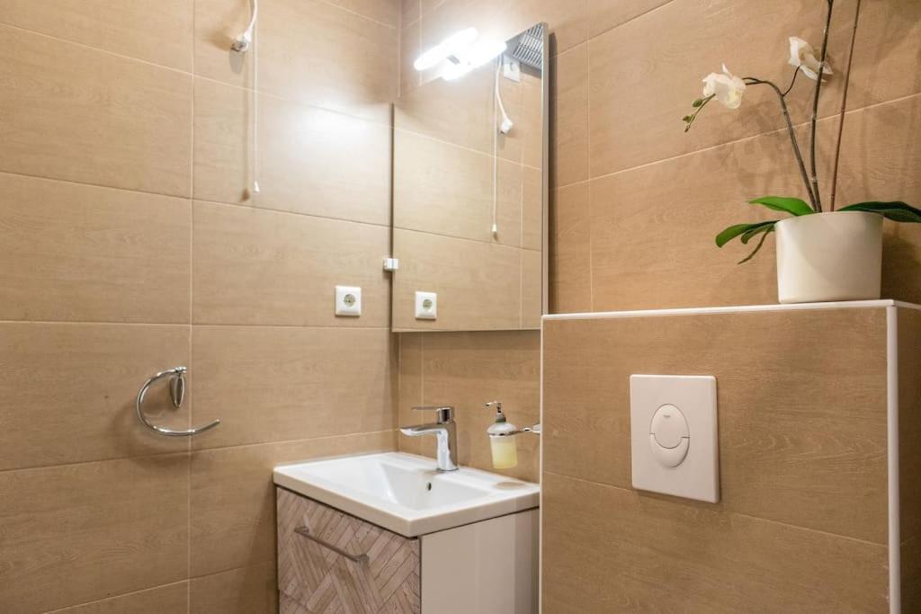 2 Spacious Apts for 6P, Only 7Min to Stadthalle