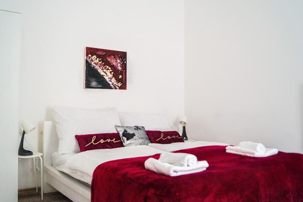 2 Spacious Apts for 6P, Only 7Min to Stadthalle