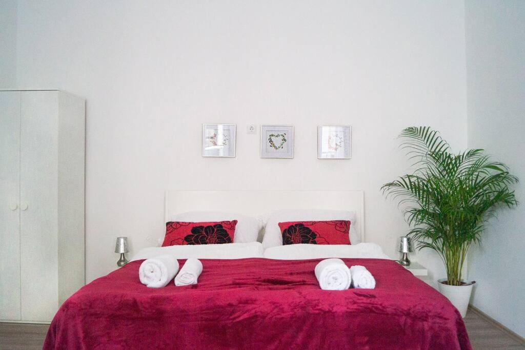 2 Spacious Apts for 6P, Only 7Min to Stadthalle