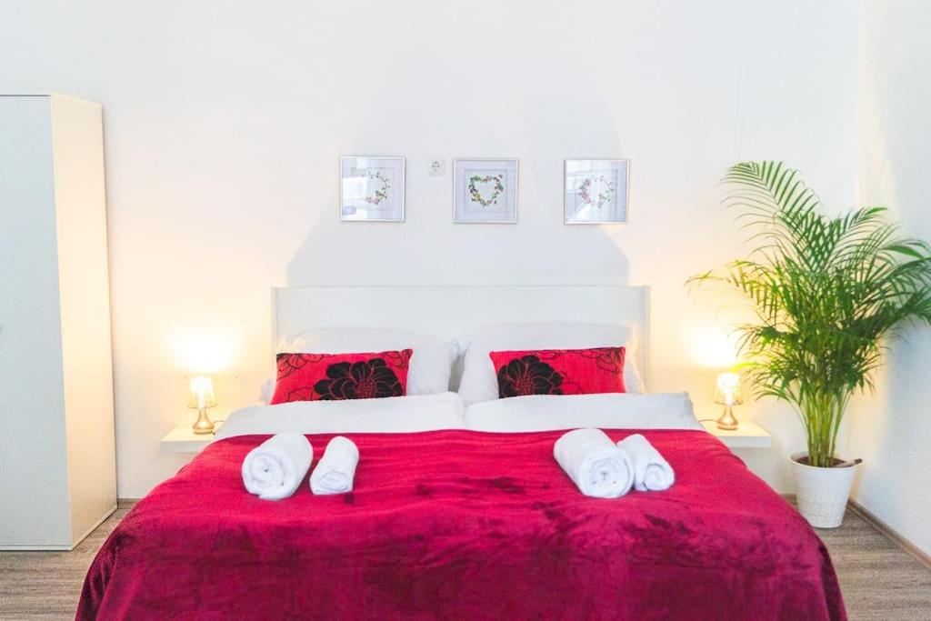 2 Spacious Apts for 6P, Only 7Min to Stadthalle