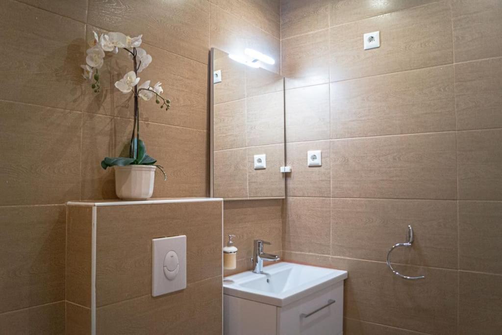2 Spacious Apts for 6P, Only 7Min to Stadthalle
