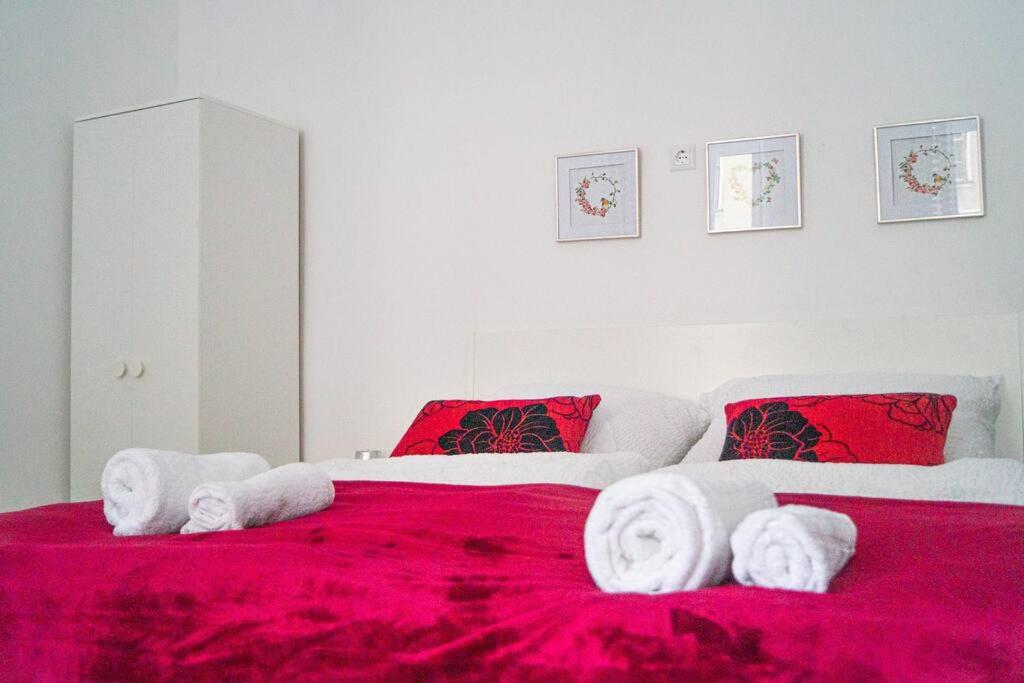 2 Spacious Apts for 6P, Only 7Min to Stadthalle