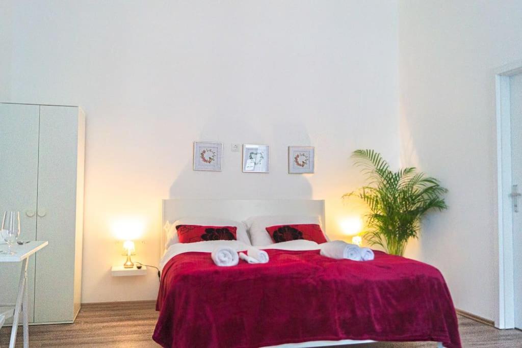2 Spacious Apts for 6P, Only 7Min to Stadthalle