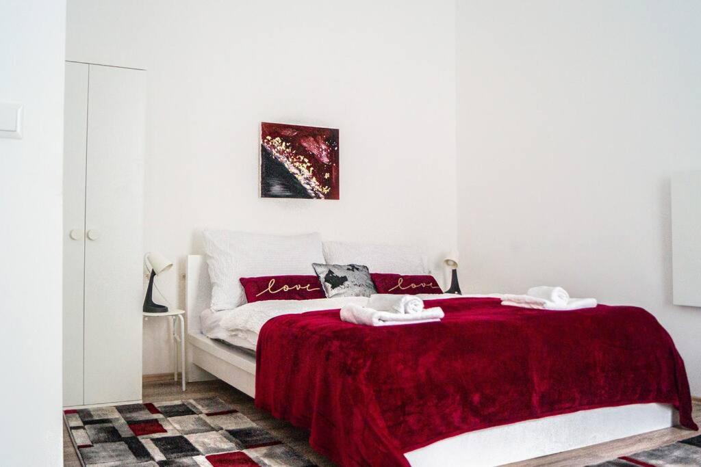 2 Spacious Apts for 6P, Only 7Min to Stadthalle