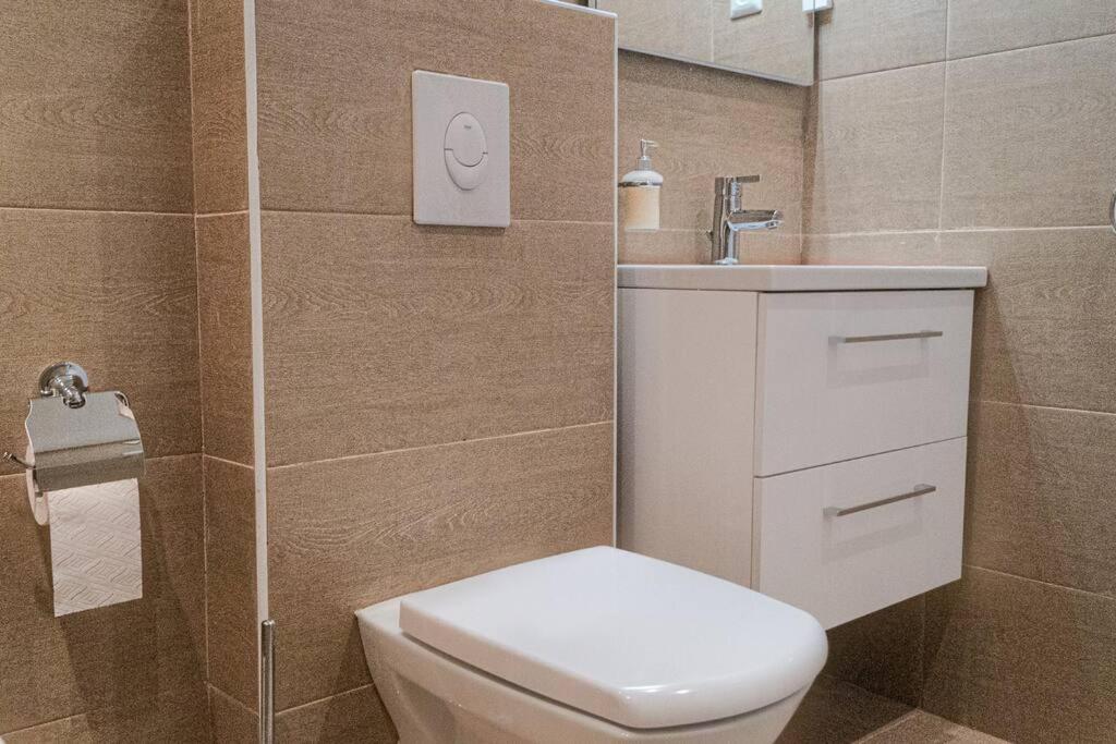 2 Spacious Apts for 6P, Only 7Min to Stadthalle