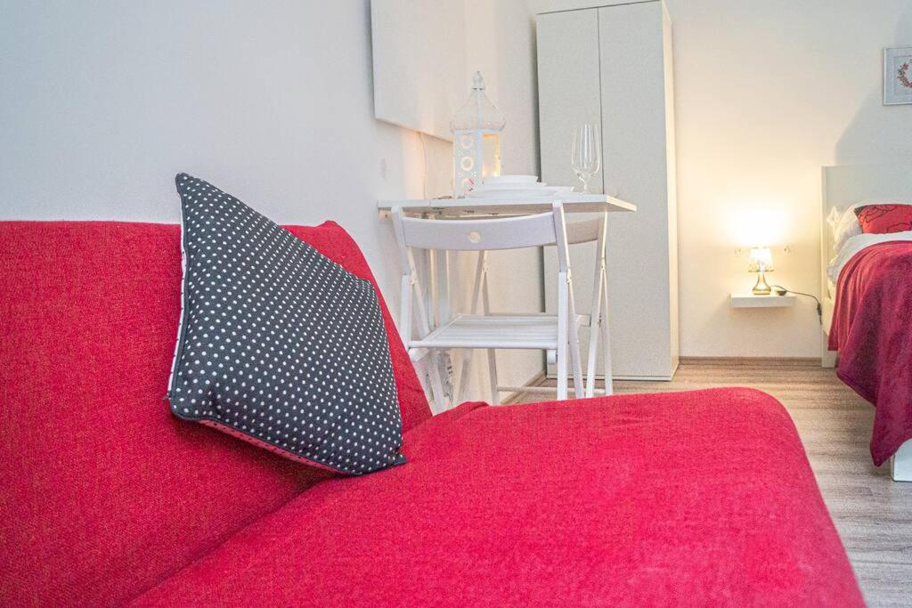 2 Spacious Apts for 6P, Only 7Min to Stadthalle