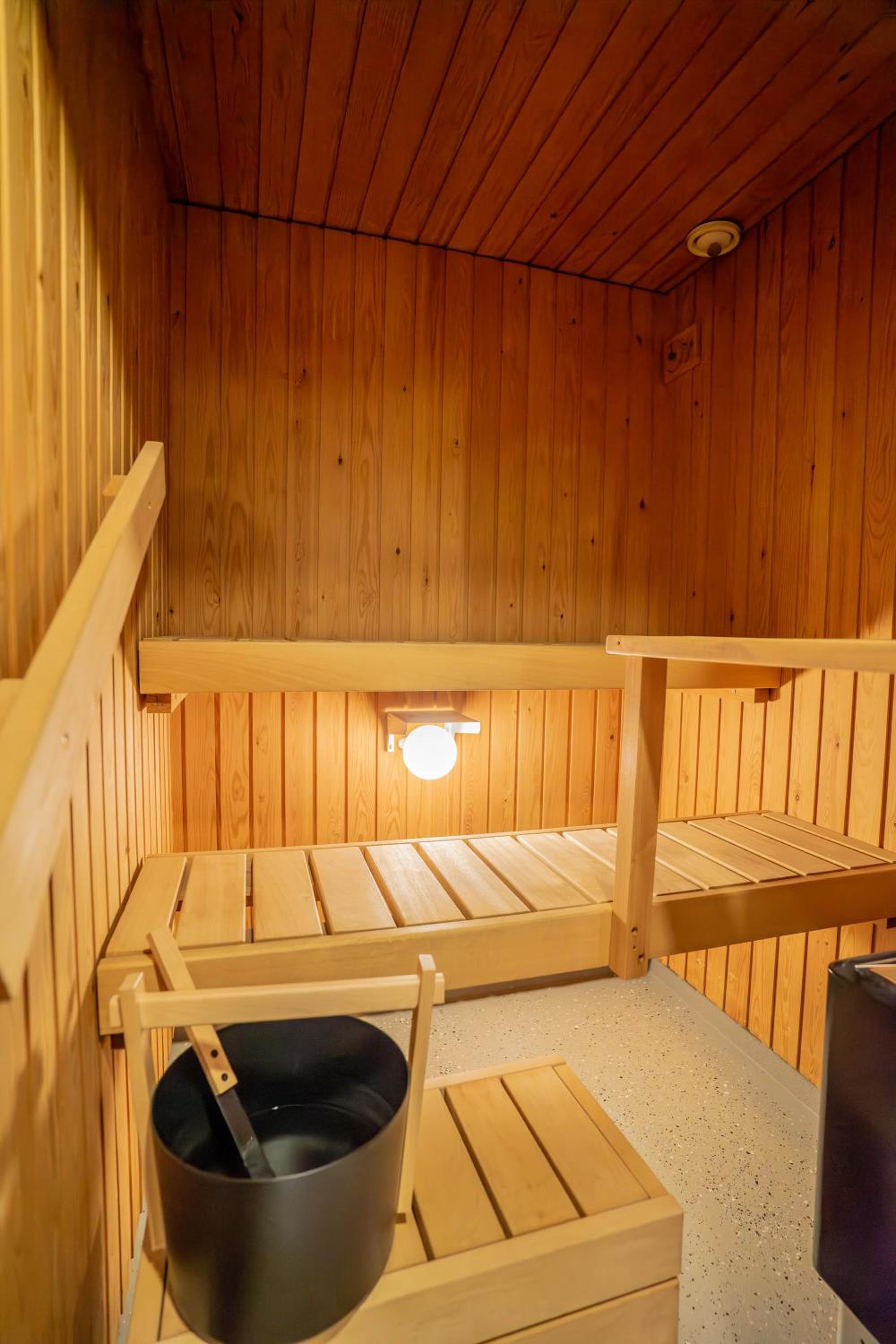 Moderni saunallinen asunto keskustassa ilmaisella parkkipaikalla