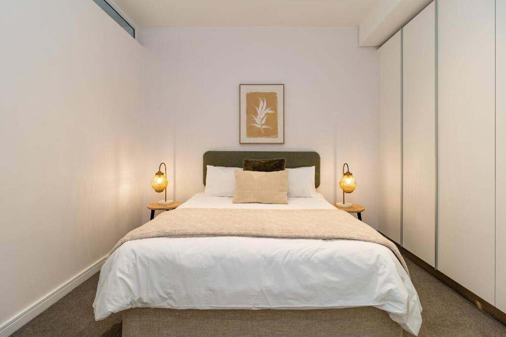 Elegant 1 Bed in Cape Town City. The Rubik view 2