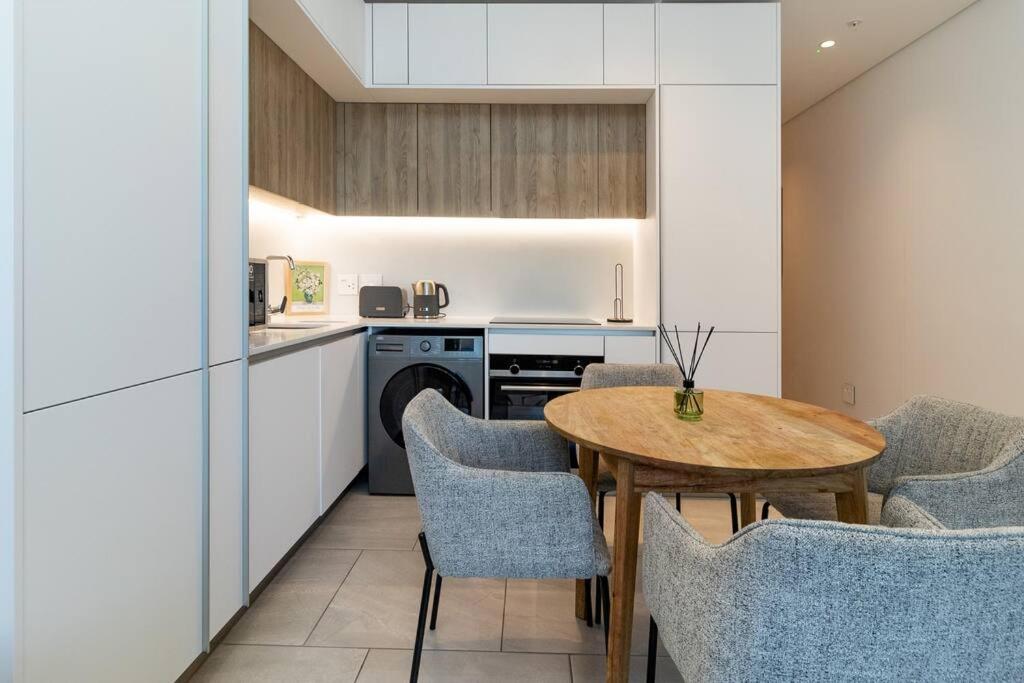 Elegant 1 Bed in Cape Town City. The Rubik view 5