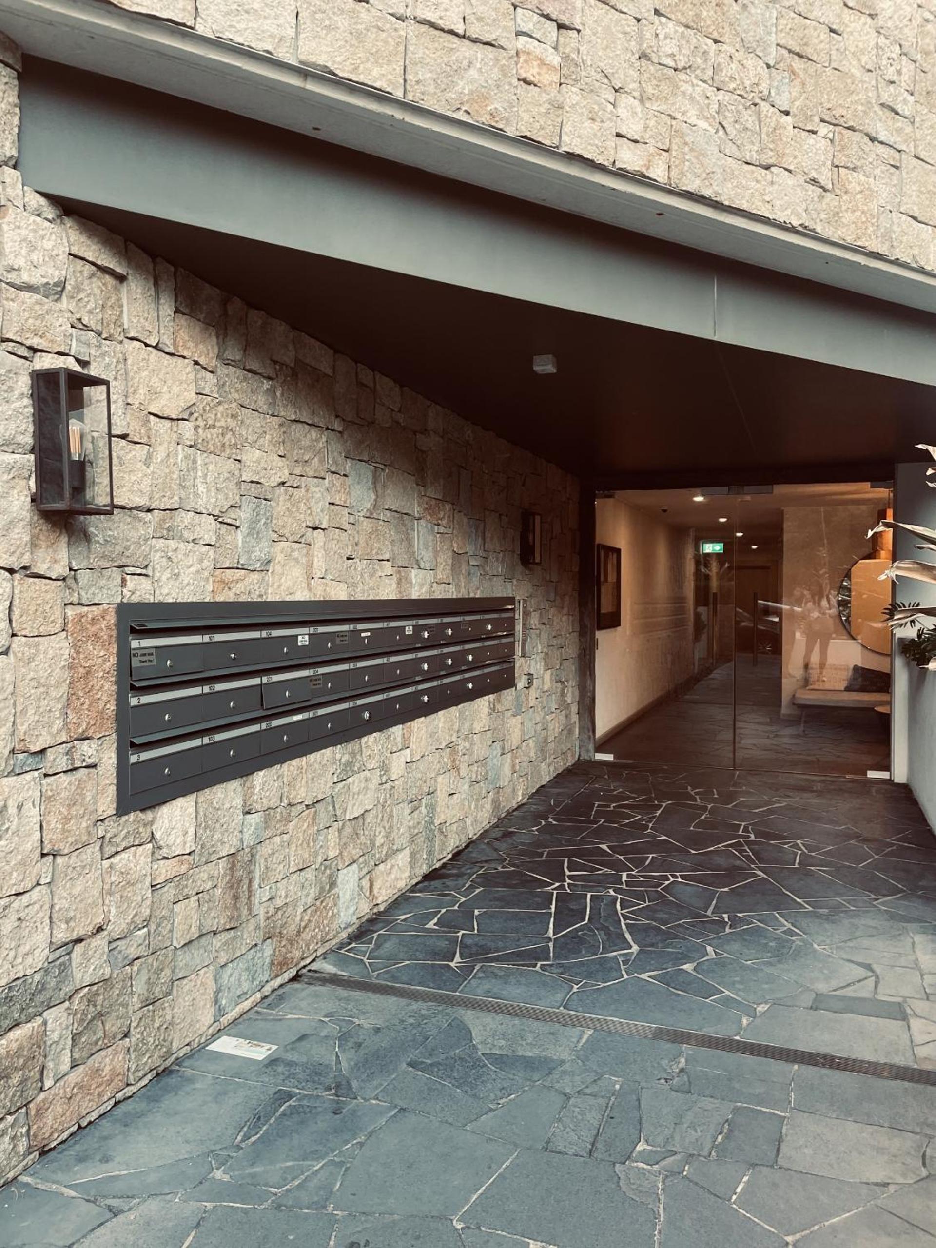 Modern & Quiet 1BR Apartment with Private Garden in Bondi close to the Beach