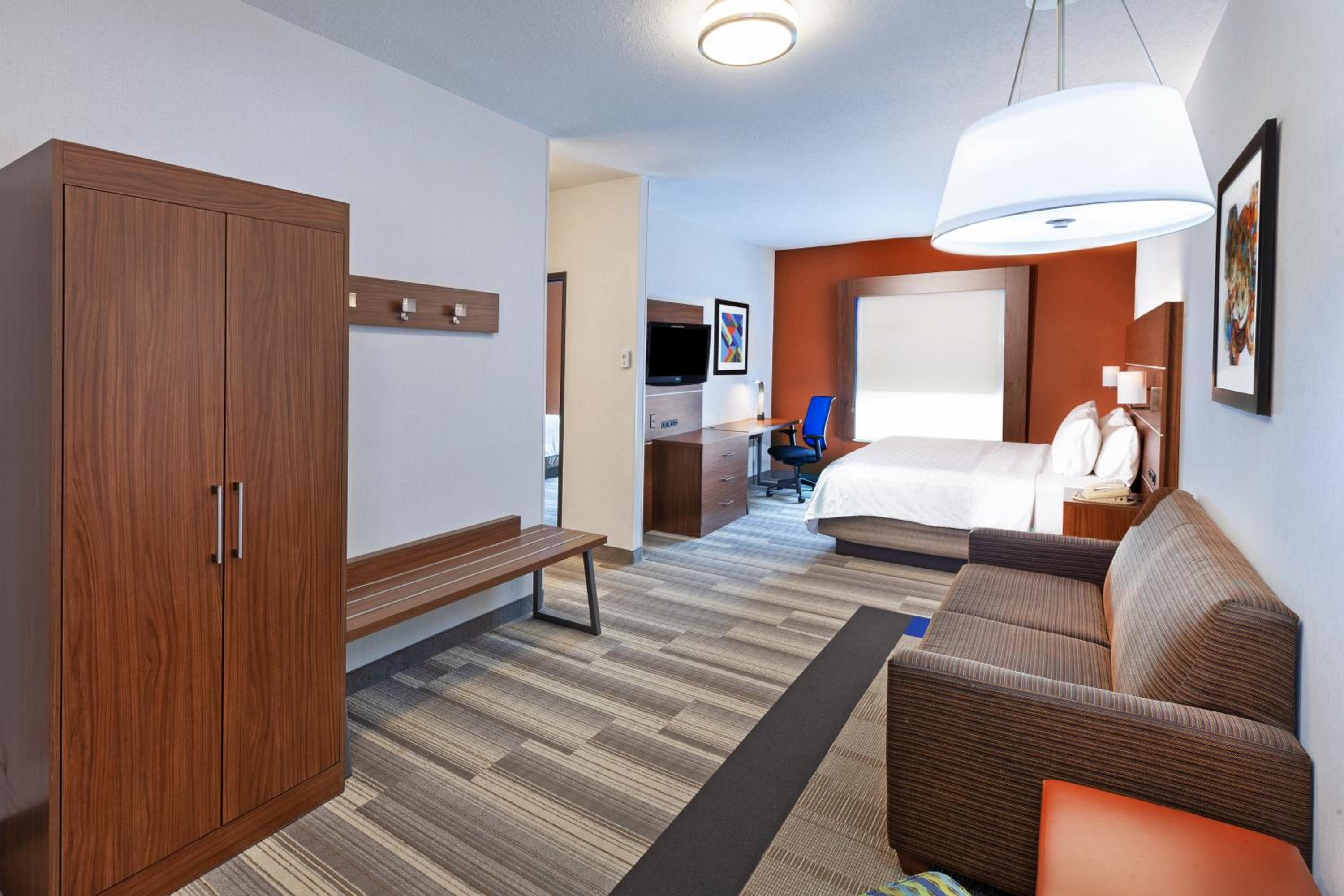 Jasper Vacations - Holiday Inn Express Hotel and Suites Jasper, an IHG Hotel - Property Image 17