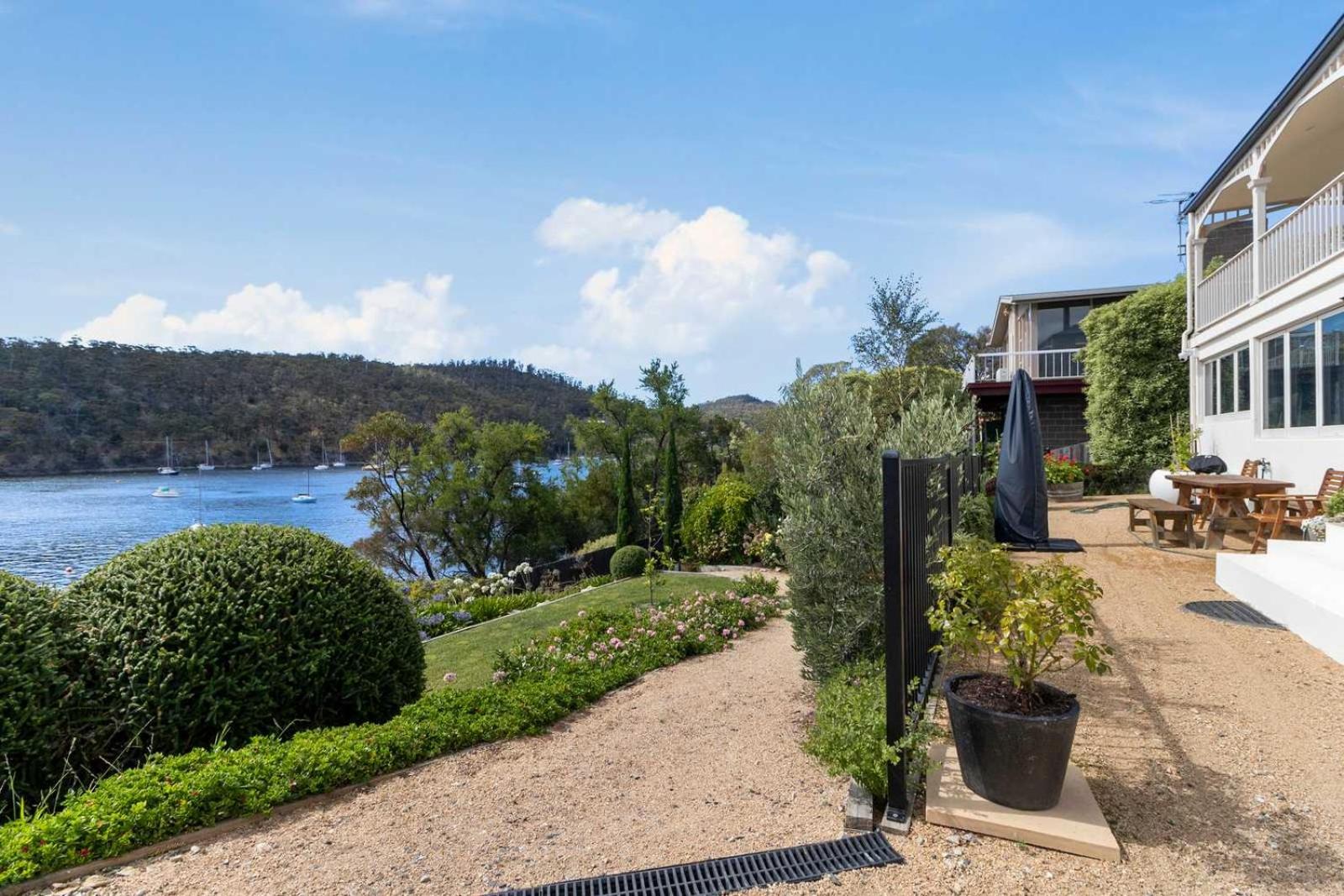 Karinya apartment waterfront views - 2 Bed 2 Bath