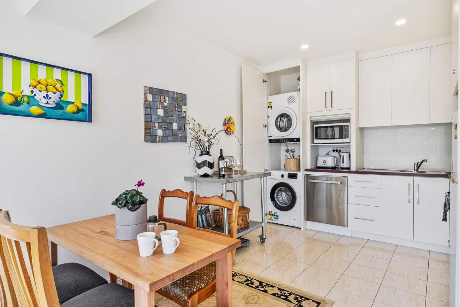 Karinya apartment waterfront views - 2 Bed 2 Bath