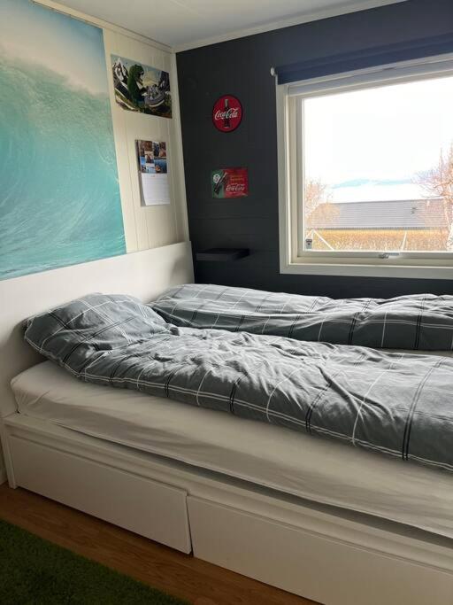 Hyggelig rom med kjøleskap og mikro samt eget bad og toalett, Nydelig utsikt over sjøen og kun 15 minutter fra Trondheim view 4