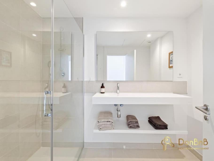Apartamento con jardín y piscina privada en Higuerón West