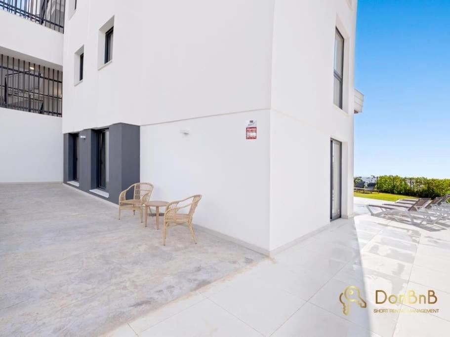 Apartamento con jardín y piscina privada en Higuerón West