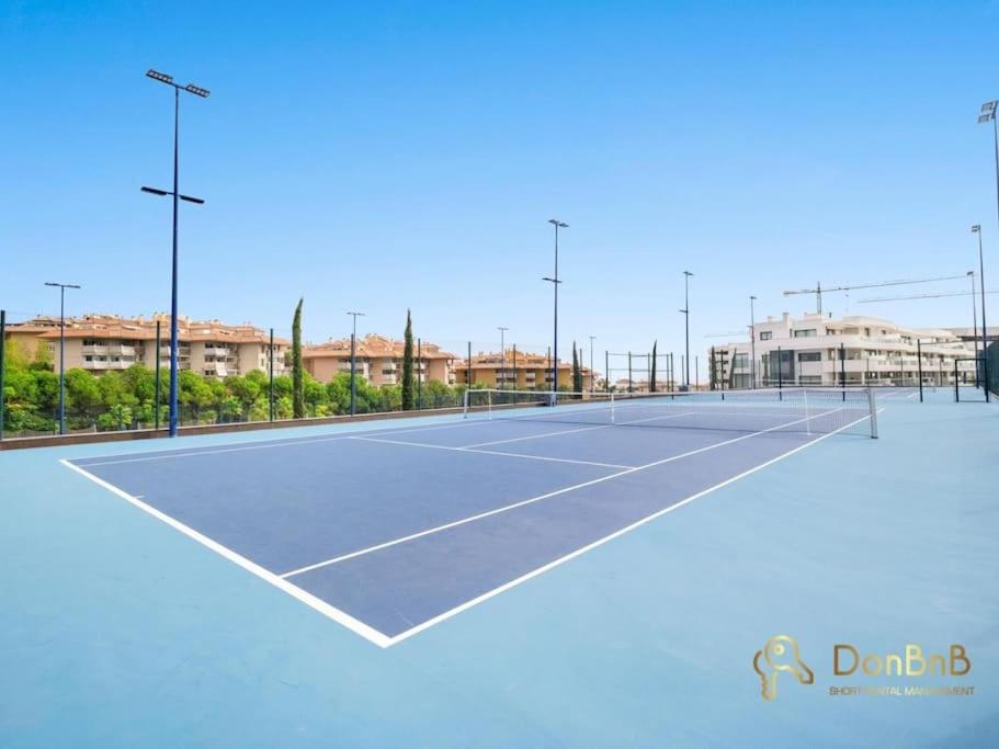 Apartamento con jardín y piscina privada en Higuerón West