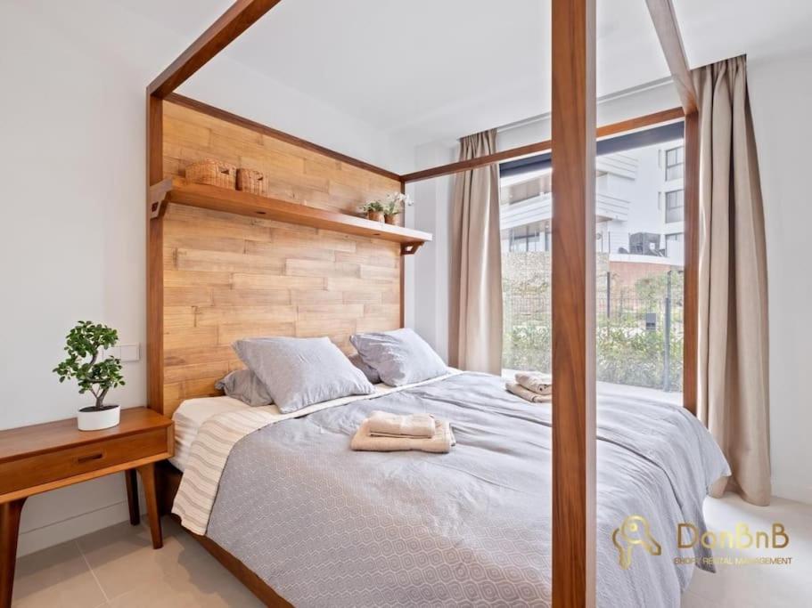 Apartamento con jardín y piscina privada en Higuerón West