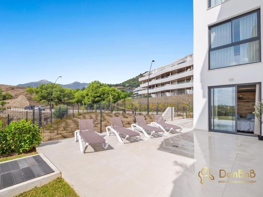 Apartamento con jardín y piscina privada en Higuerón West