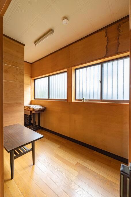 2 min walk from station - 180 sqm - 4 bedrooms - full kitchen - Shibuya Shinjuku - Seijo - Setagaya kids - luxury - traditional