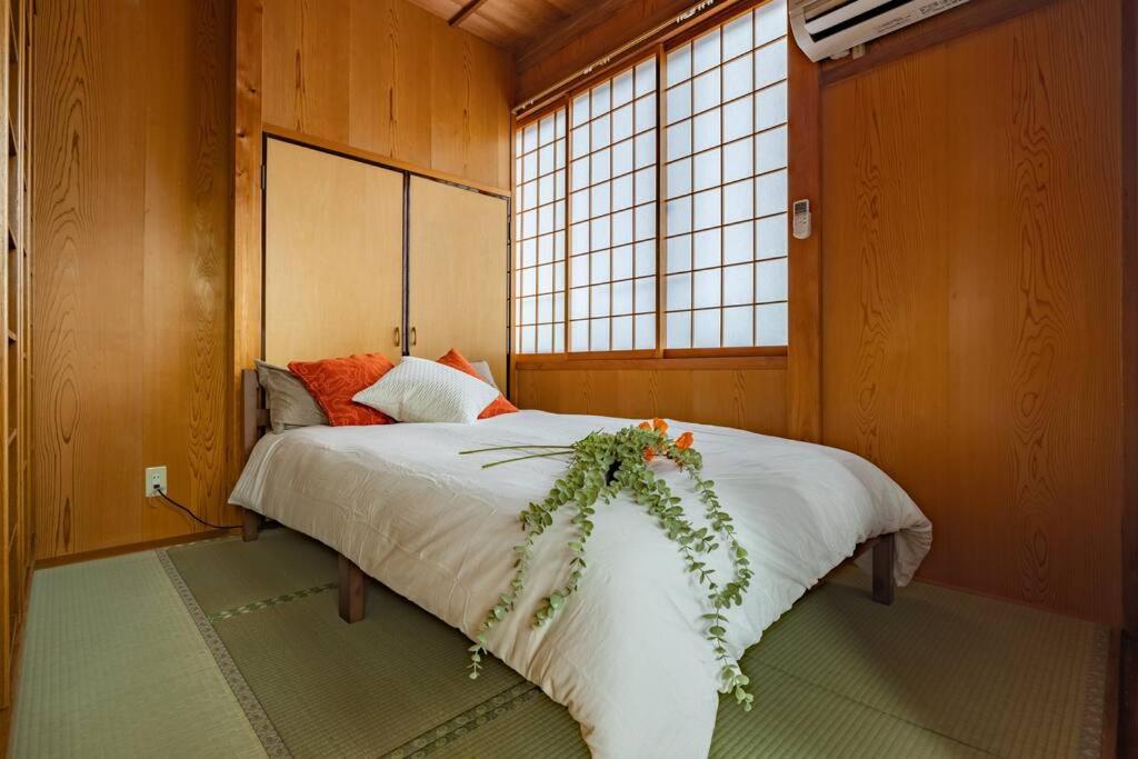 2 min walk from station - 180 sqm - 4 bedrooms - full kitchen - Shibuya Shinjuku - Seijo - Setagaya kids - luxury - traditional