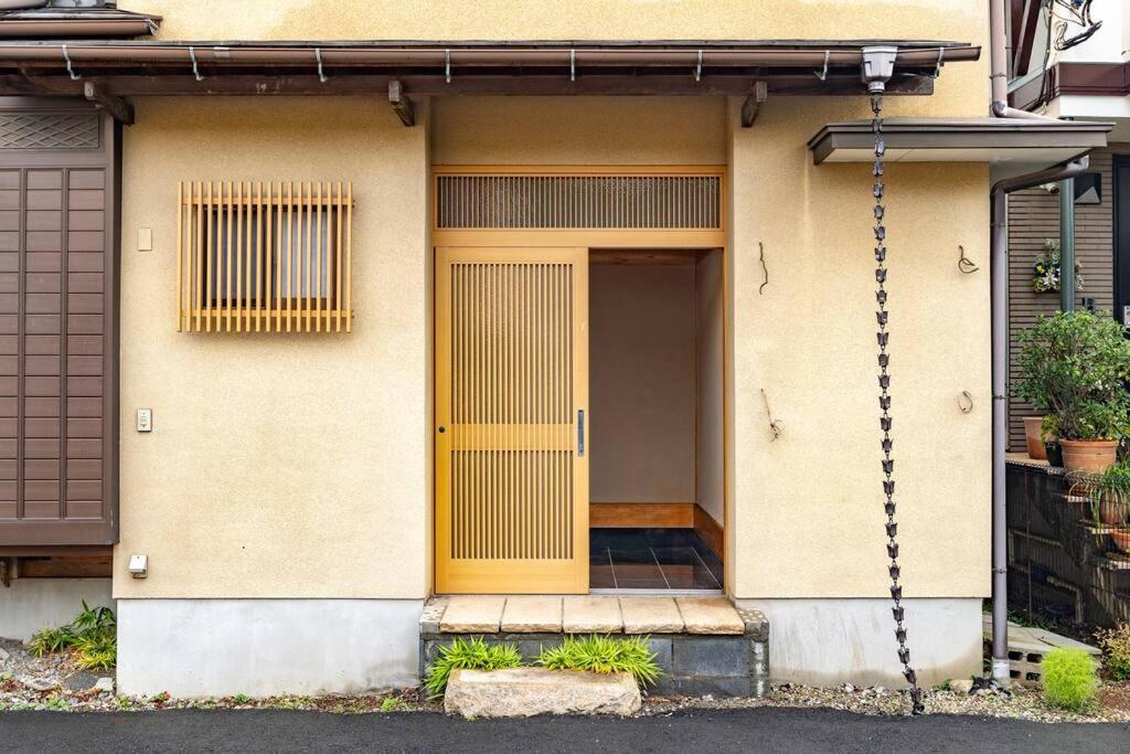 2 min walk from station - 180 sqm - 4 bedrooms - full kitchen - Shibuya Shinjuku - Seijo - Setagaya kids - luxury - traditional